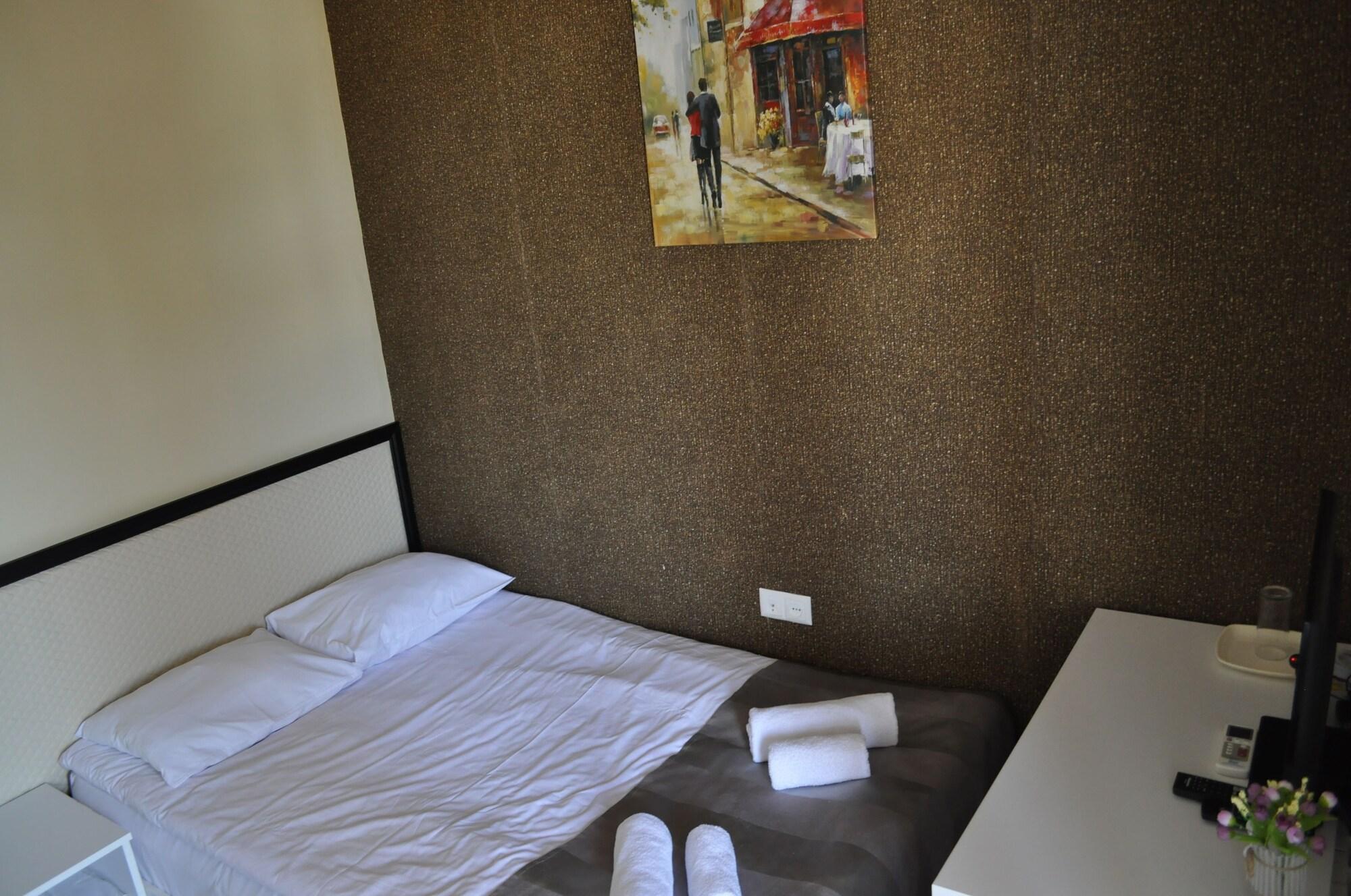 Tiflis Metekhi Hotel エクステリア 写真