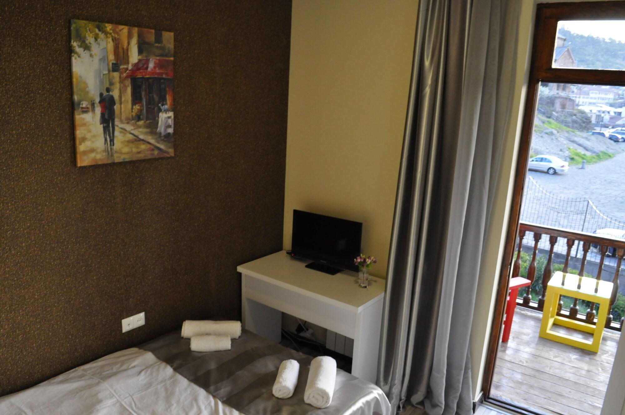 Tiflis Metekhi Hotel エクステリア 写真