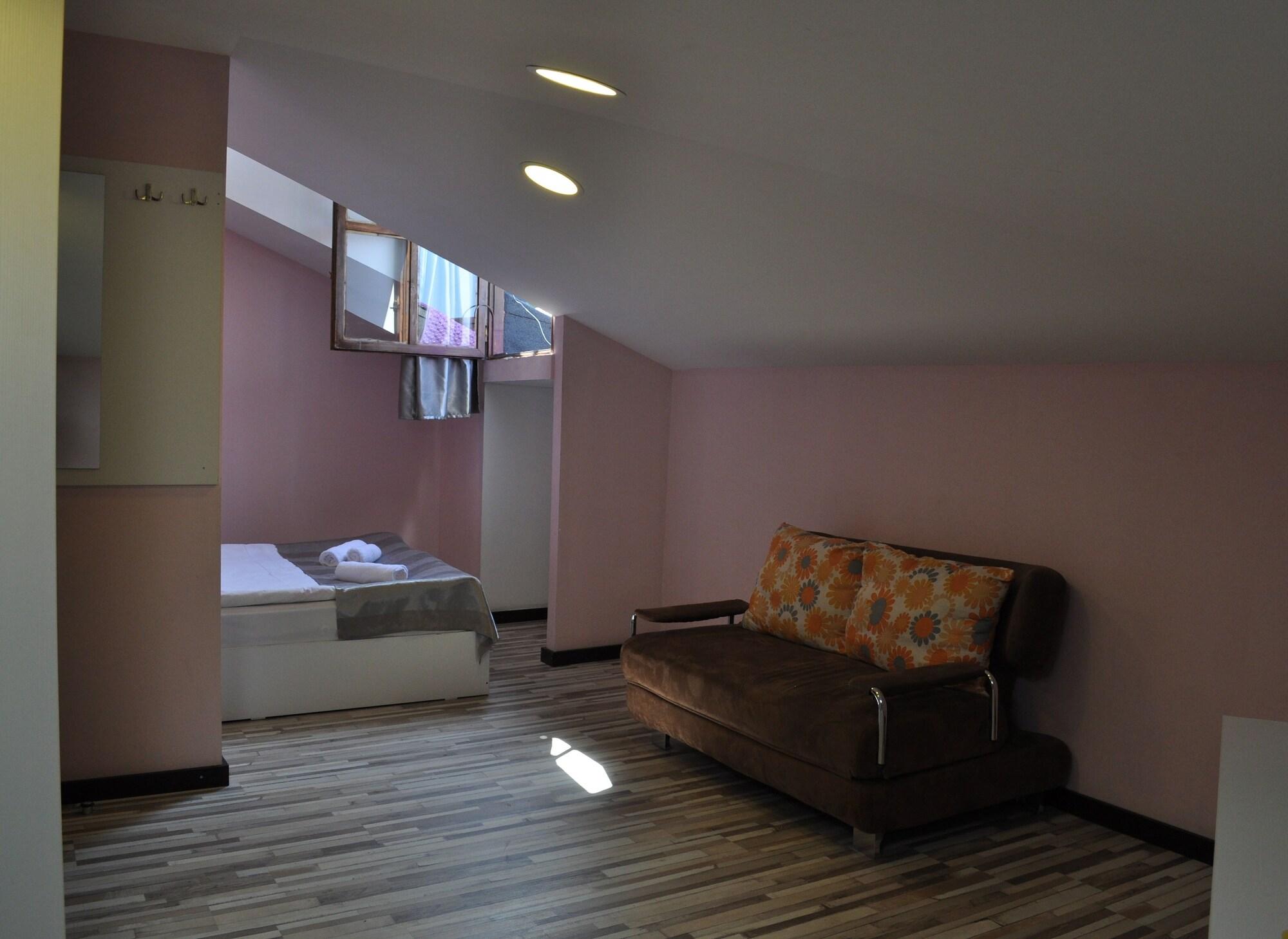 Tiflis Metekhi Hotel エクステリア 写真