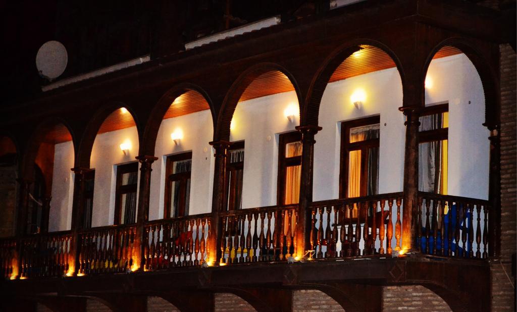 Tiflis Metekhi Hotel エクステリア 写真