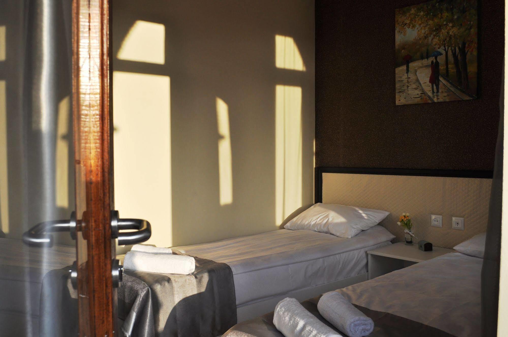 Tiflis Metekhi Hotel エクステリア 写真
